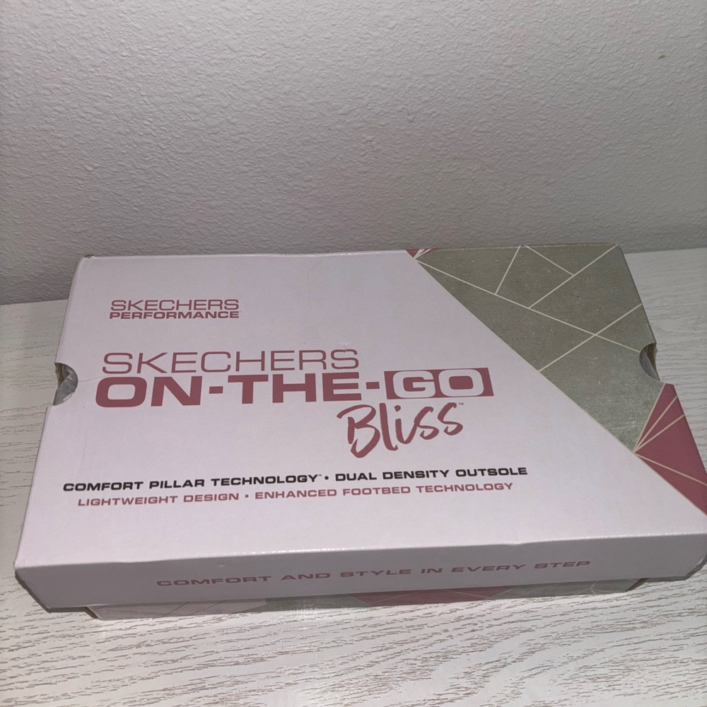 NWT Sketchers On the Go Bliss Sneakers - Picture 8 of 8